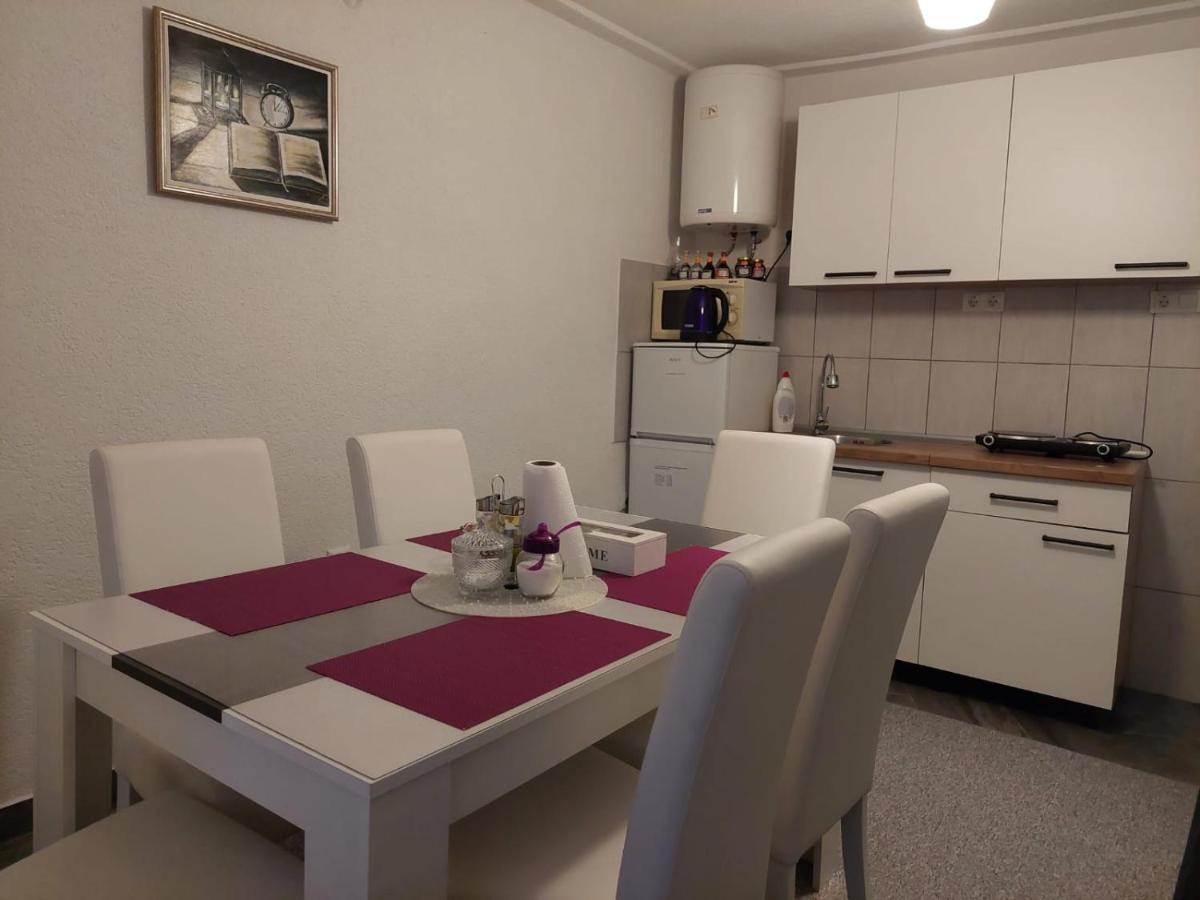 Apartman Amelaa Kulen Vakuf Exterior foto