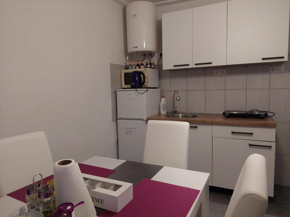 Apartman Amelaa Kulen Vakuf Exterior foto