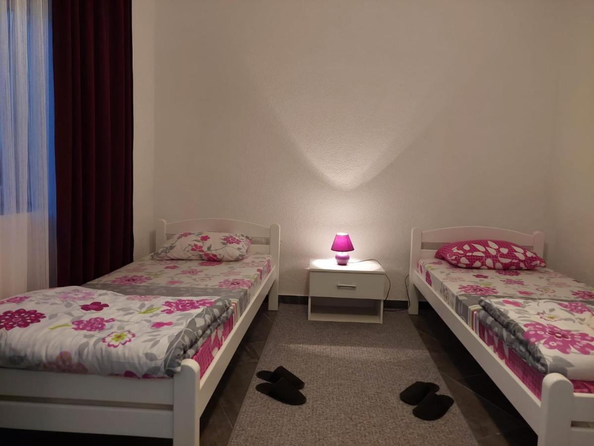 Apartman Amelaa Kulen Vakuf Exterior foto